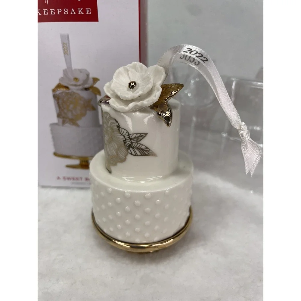 Hallmark Keepsake 2022 A Sweet Beginning‎ Ornament NIB